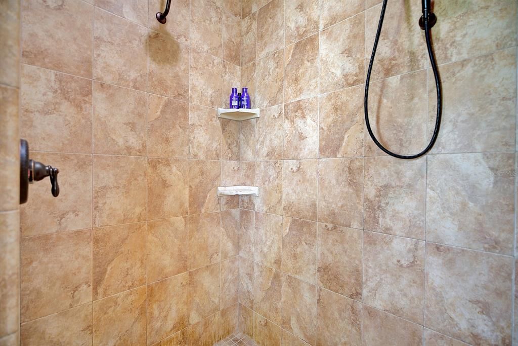 En Venta: $659,000 (3 camas, 2 baños, 2546 Pies cuadrados)