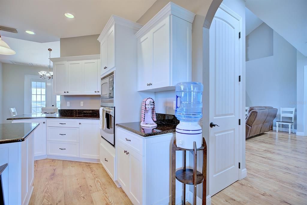 En Venta: $659,000 (3 camas, 2 baños, 2546 Pies cuadrados)