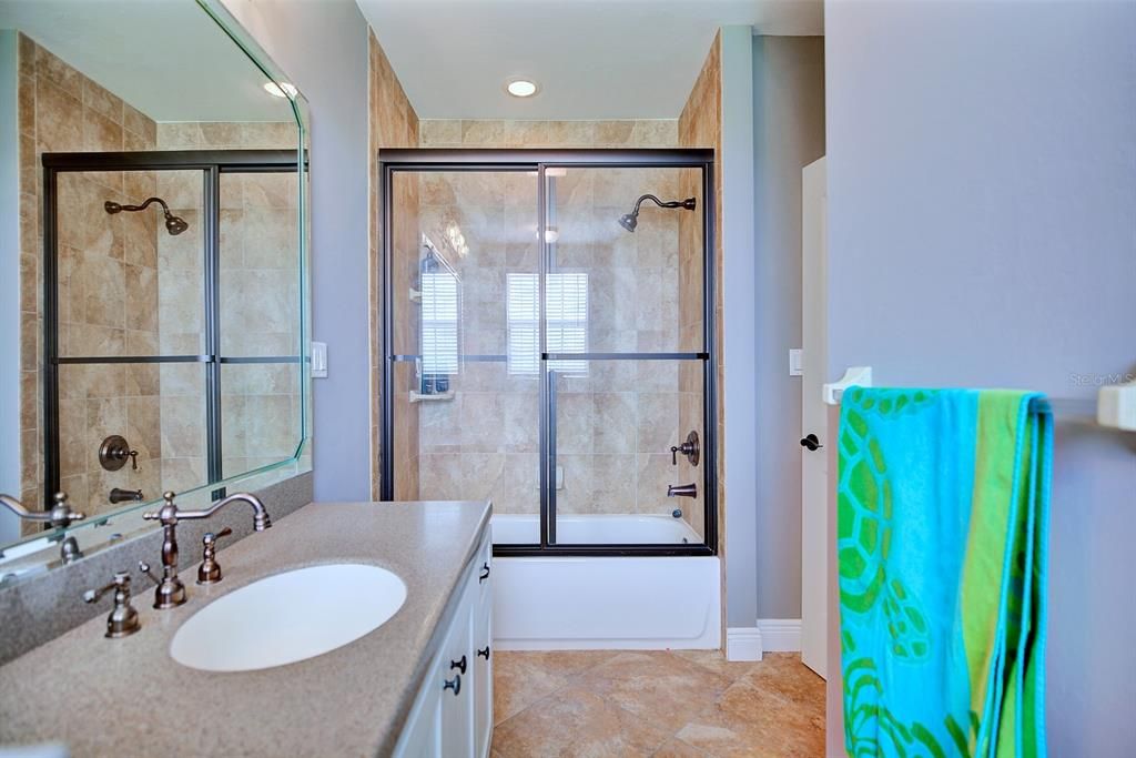 En Venta: $659,000 (3 camas, 2 baños, 2546 Pies cuadrados)