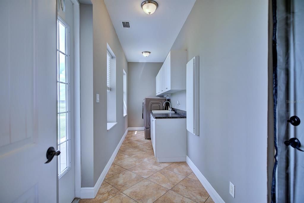 En Venta: $659,000 (3 camas, 2 baños, 2546 Pies cuadrados)