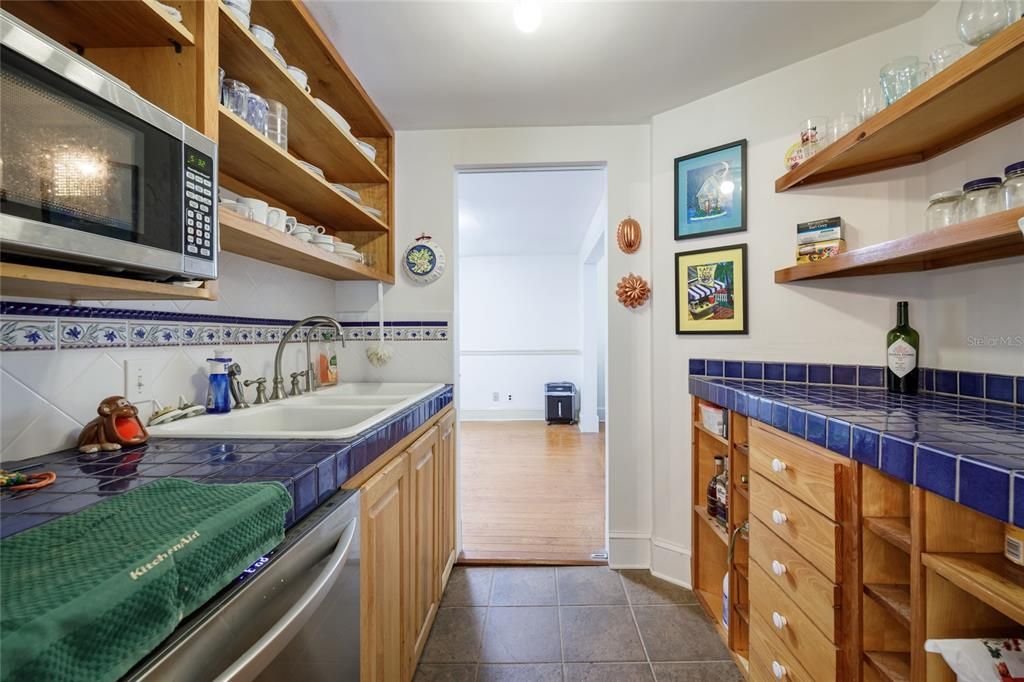 For Sale: $470,000 (3 beds, 2 baths, 2439 Square Feet)