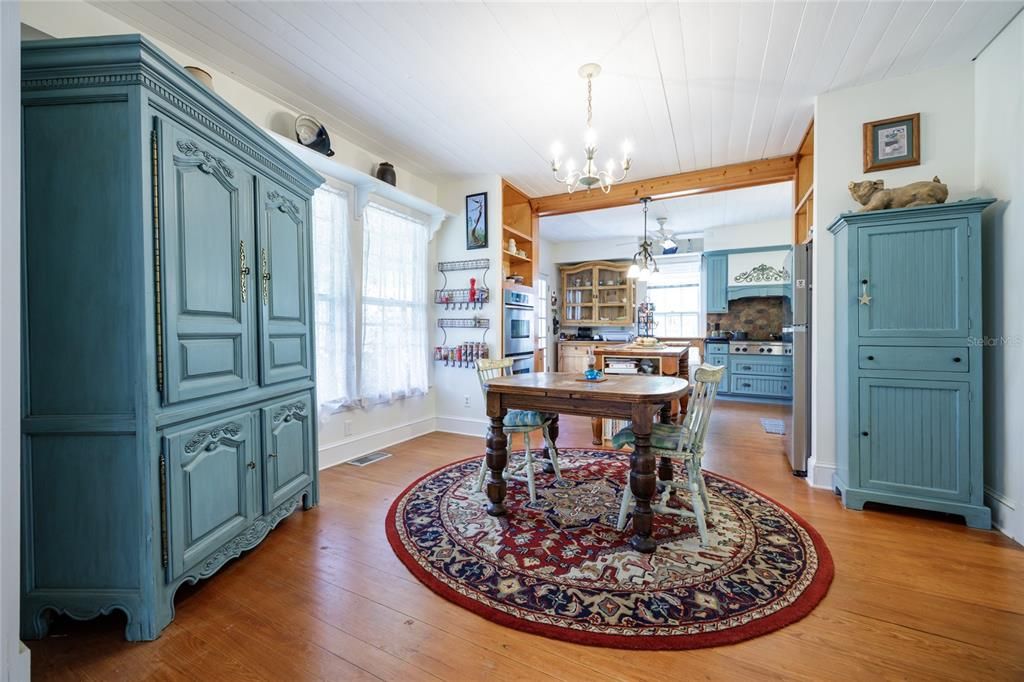 For Sale: $470,000 (3 beds, 2 baths, 2439 Square Feet)