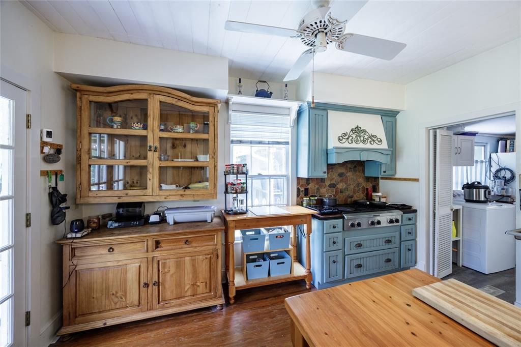 For Sale: $470,000 (3 beds, 2 baths, 2439 Square Feet)