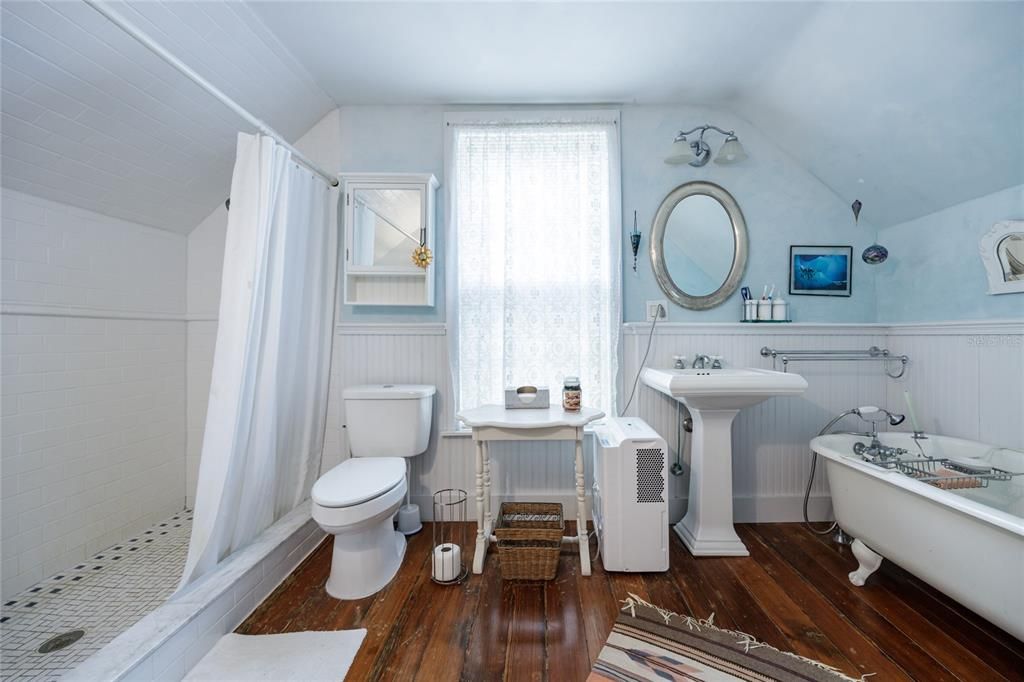 For Sale: $470,000 (3 beds, 2 baths, 2439 Square Feet)