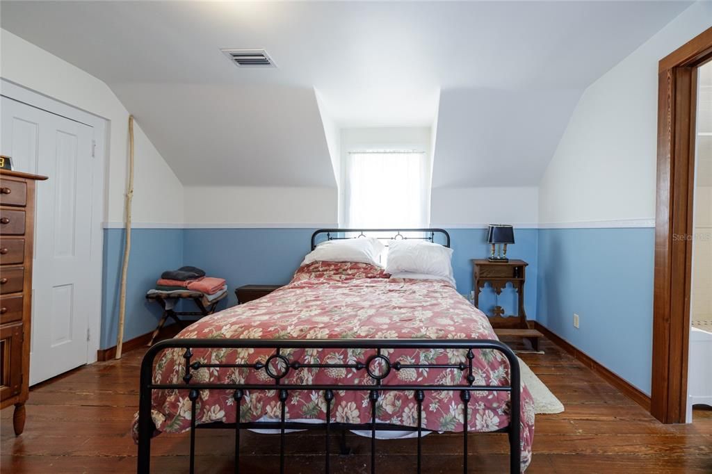 For Sale: $470,000 (3 beds, 2 baths, 2439 Square Feet)