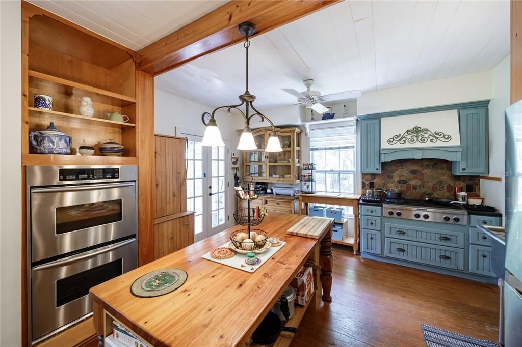 For Sale: $470,000 (3 beds, 2 baths, 2439 Square Feet)