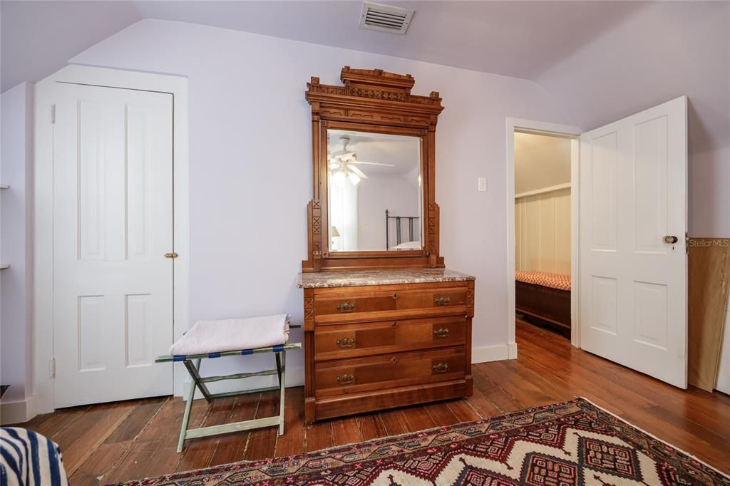 For Sale: $470,000 (3 beds, 2 baths, 2439 Square Feet)