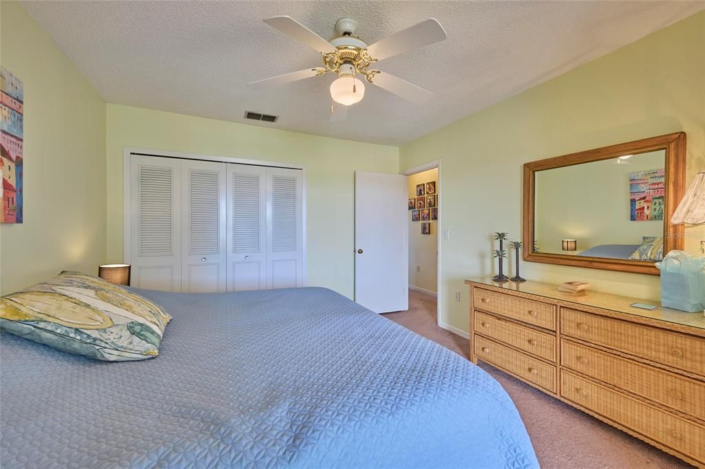 待售: $159,900 (2 贝兹, 2 浴室, 1136 平方英尺)