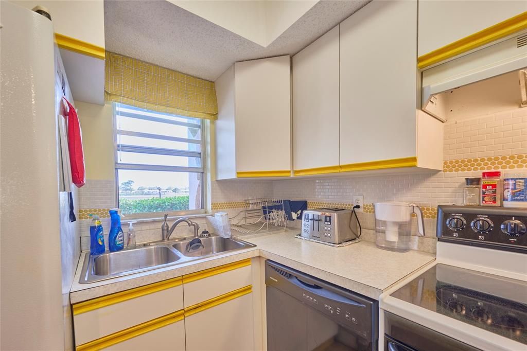 待售: $159,900 (2 贝兹, 2 浴室, 1136 平方英尺)