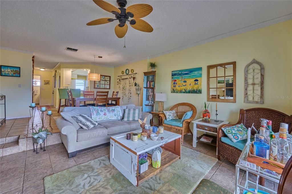 待售: $159,900 (2 贝兹, 2 浴室, 1136 平方英尺)