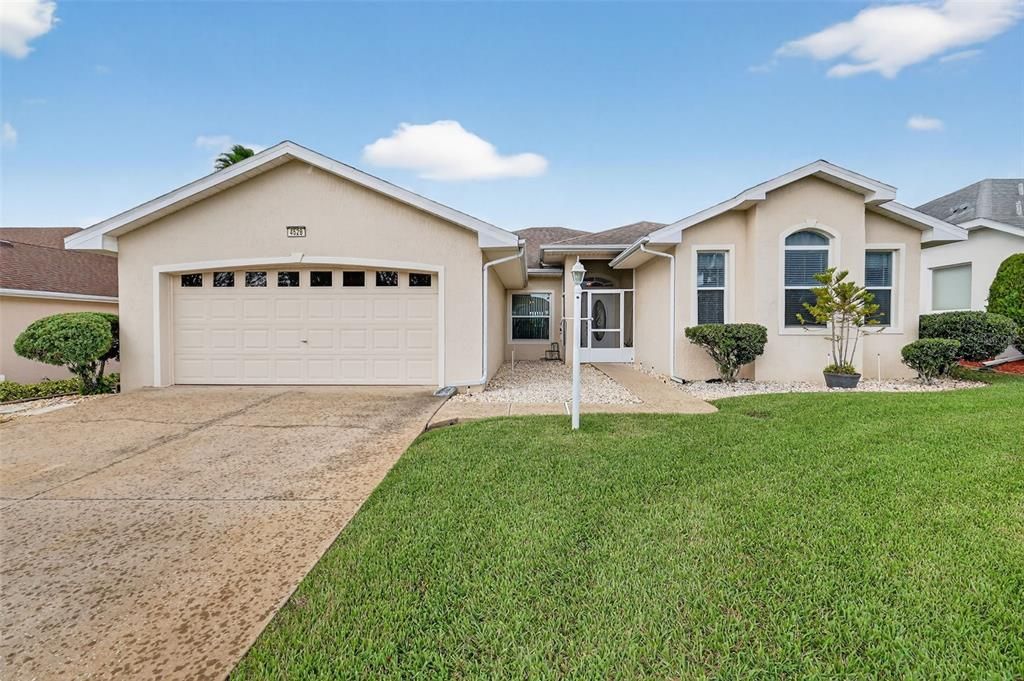 For Sale: $410,000 (2 beds, 2 baths, 2200 Square Feet)