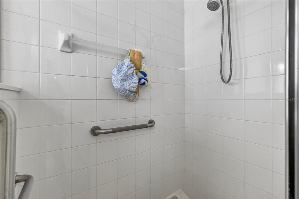 For Sale: $410,000 (2 beds, 2 baths, 2200 Square Feet)