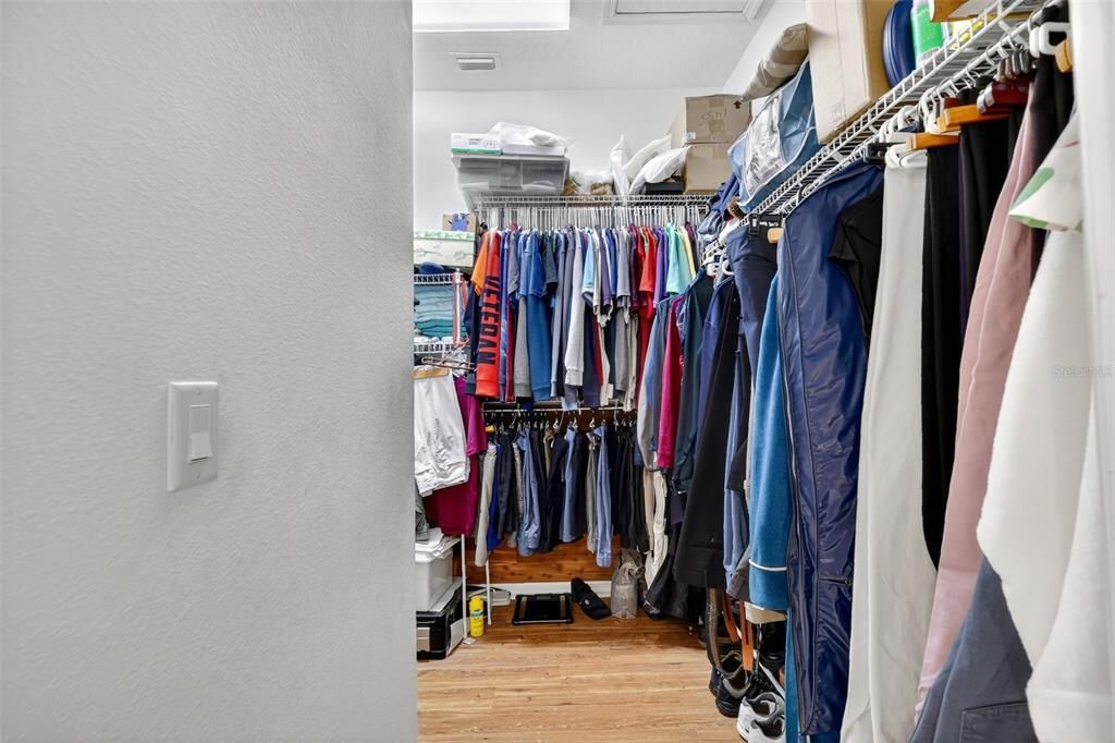 For Sale: $410,000 (2 beds, 2 baths, 2200 Square Feet)