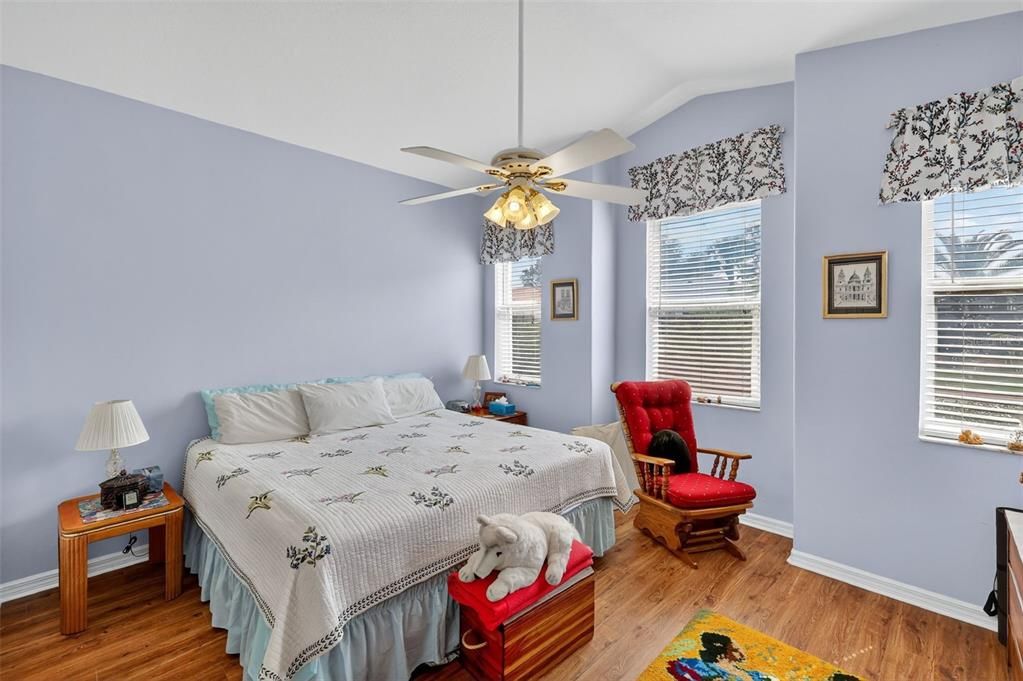 For Sale: $410,000 (2 beds, 2 baths, 2200 Square Feet)