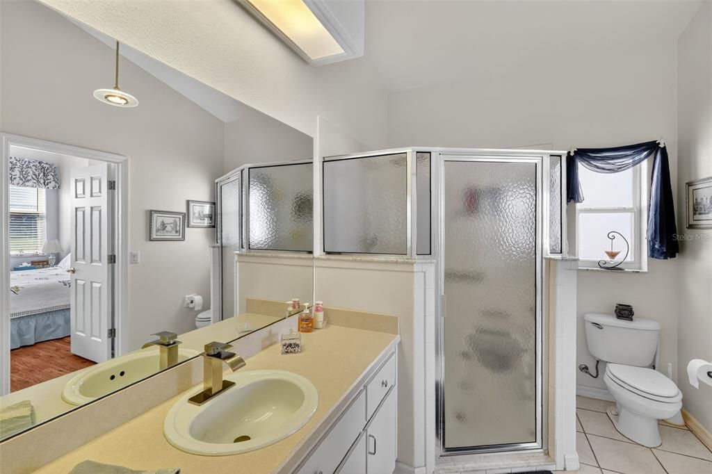 For Sale: $410,000 (2 beds, 2 baths, 2200 Square Feet)