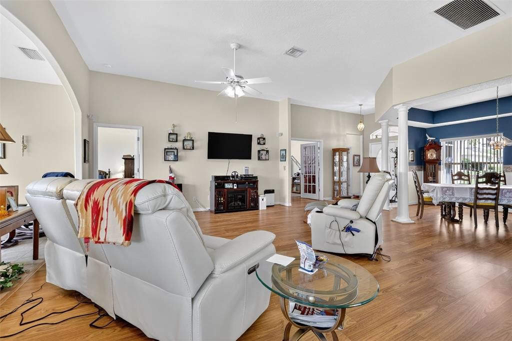 For Sale: $410,000 (2 beds, 2 baths, 2200 Square Feet)