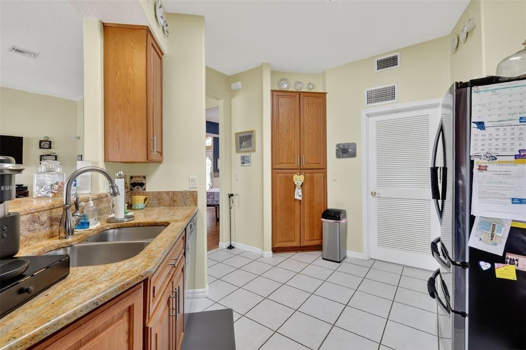 For Sale: $410,000 (2 beds, 2 baths, 2200 Square Feet)