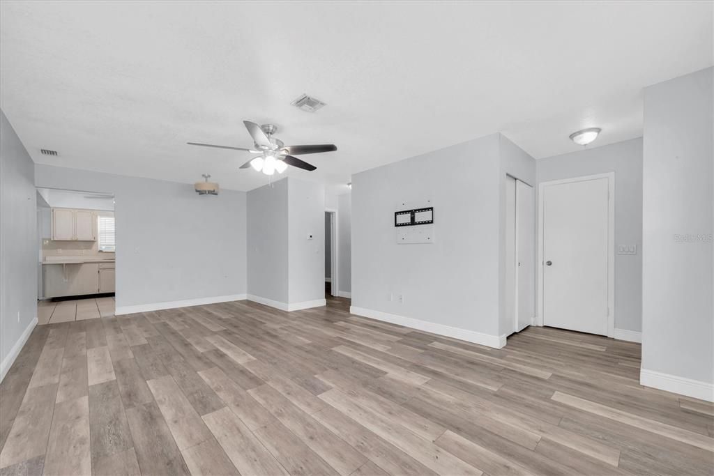 На продажу: $105,000 (1 спален, 1 ванн, 902 Квадратных фут)