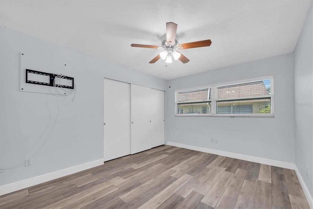 На продажу: $105,000 (1 спален, 1 ванн, 902 Квадратных фут)