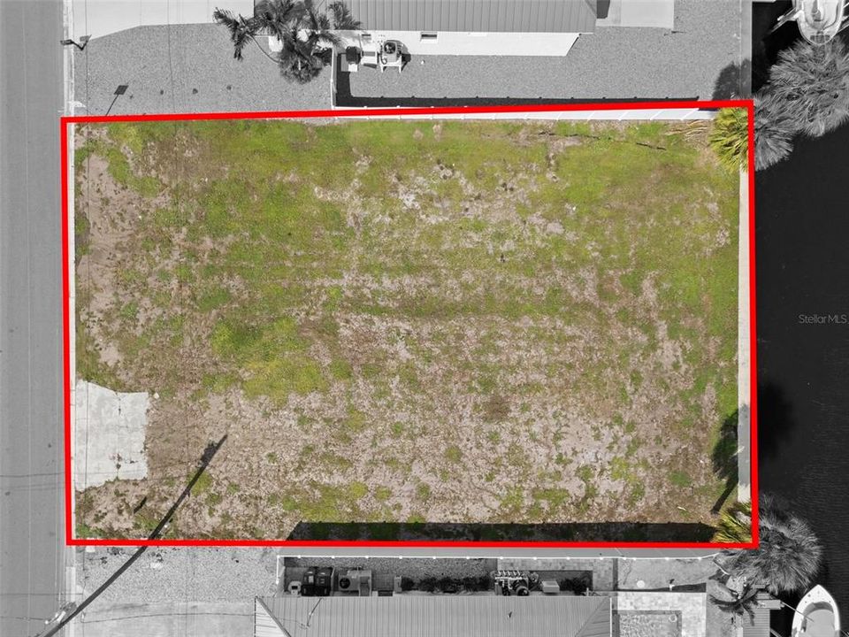 На продажу: $725,000 (0.21 acres)