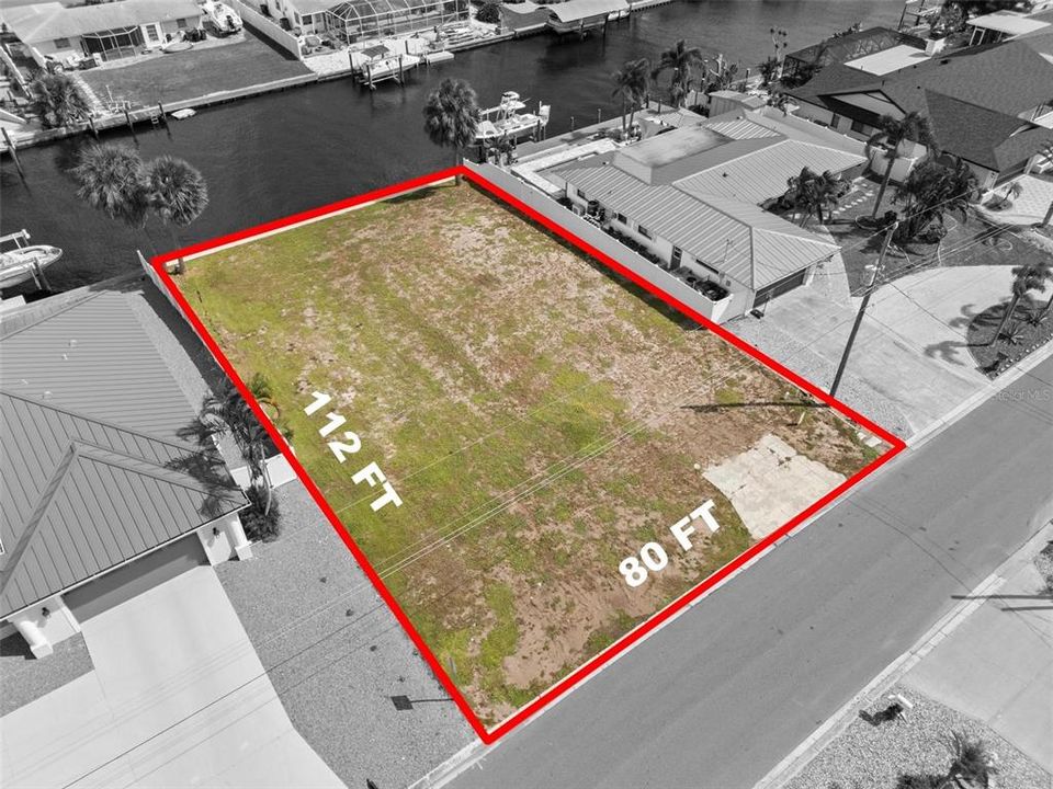 На продажу: $725,000 (0.21 acres)