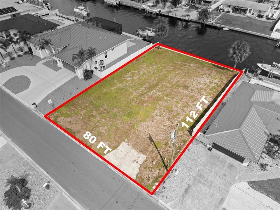 На продажу: $725,000 (0.21 acres)