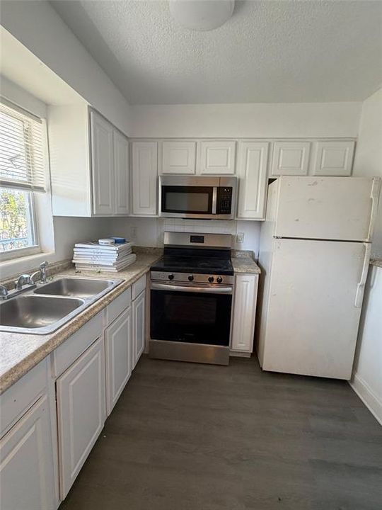 For Rent: $1,890 (2 beds, 1 baths, 700 Square Feet)