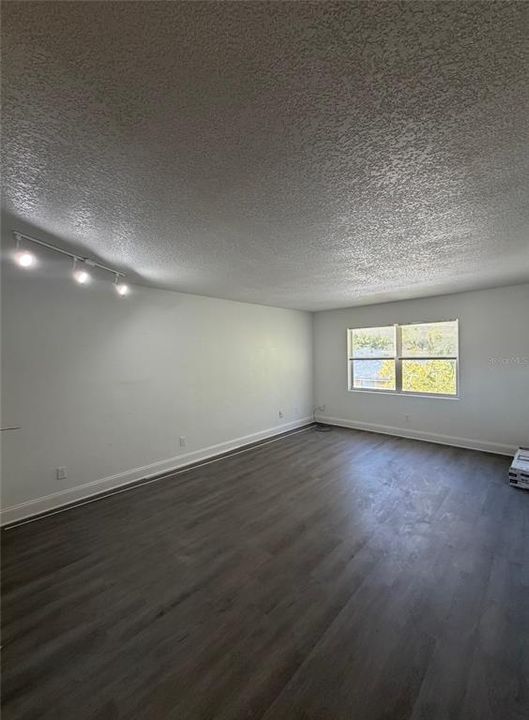 For Rent: $1,890 (2 beds, 1 baths, 700 Square Feet)