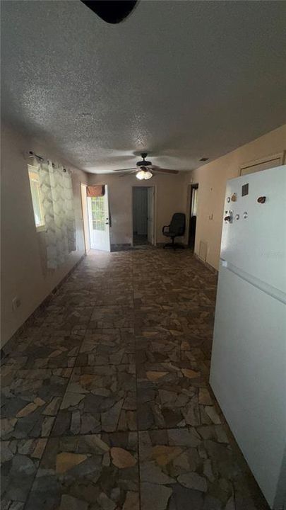 出租: $1,200 (2 贝兹, 1 浴室, 900 平方英尺)