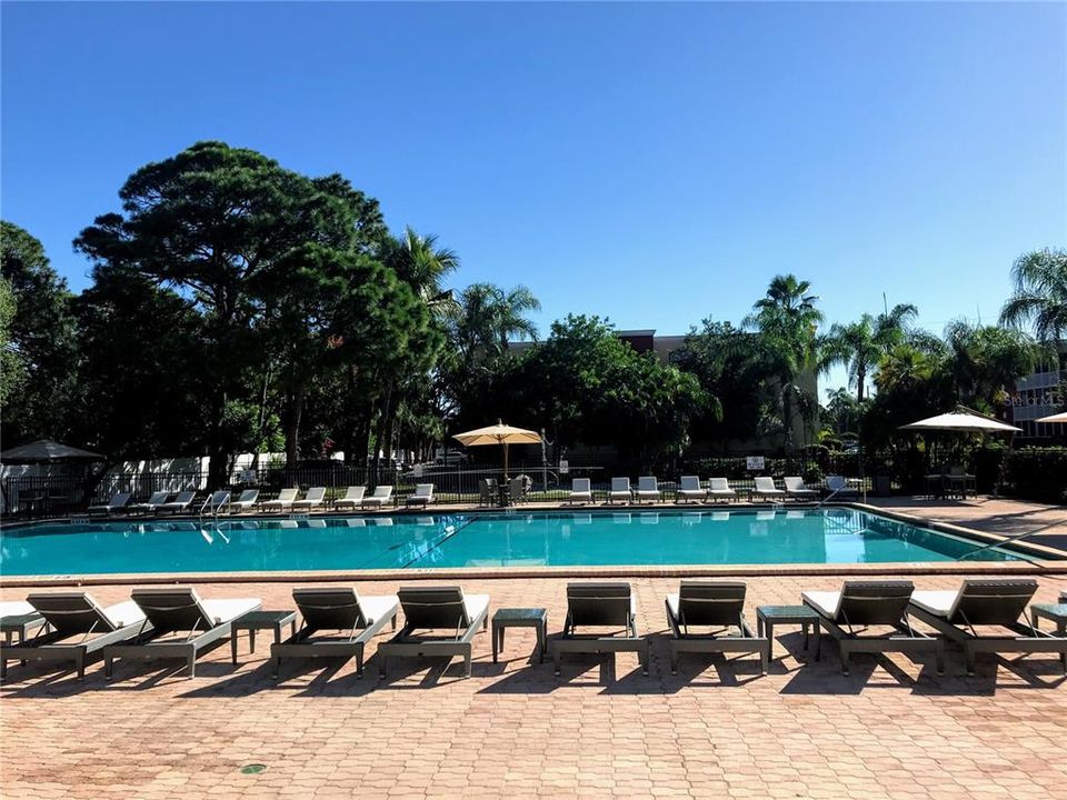 待售: $140,000 (1 贝兹, 1 浴室, 714 平方英尺)