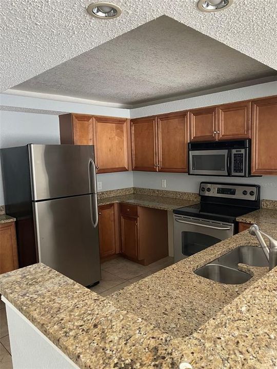 待售: $140,000 (1 贝兹, 1 浴室, 714 平方英尺)