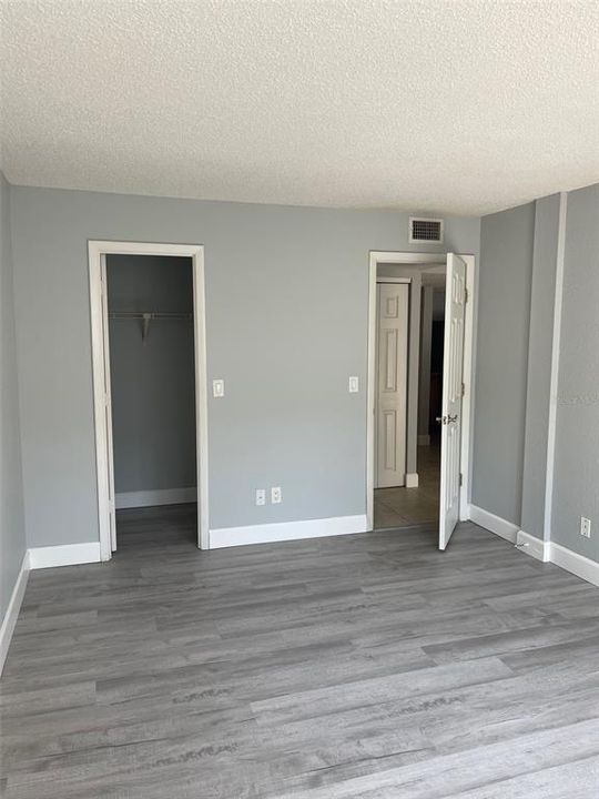 待售: $140,000 (1 贝兹, 1 浴室, 714 平方英尺)