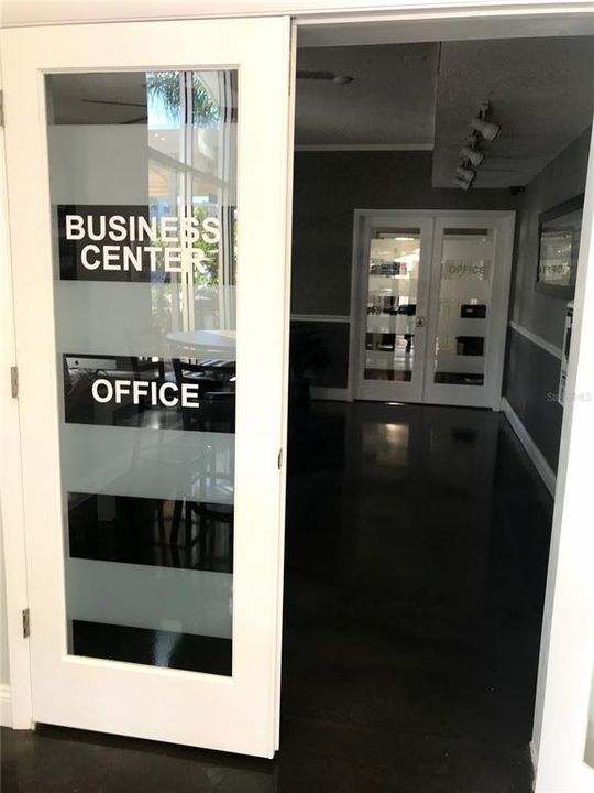 待售: $140,000 (1 贝兹, 1 浴室, 714 平方英尺)