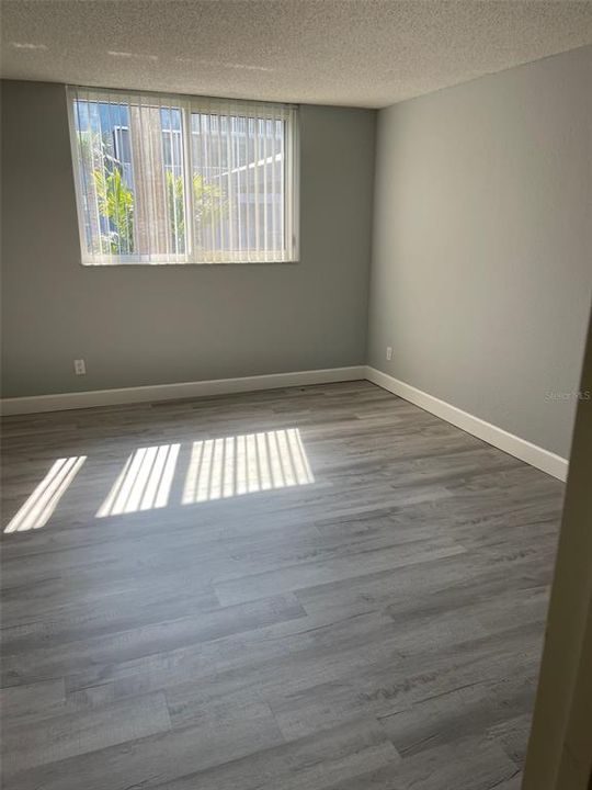 待售: $140,000 (1 贝兹, 1 浴室, 714 平方英尺)