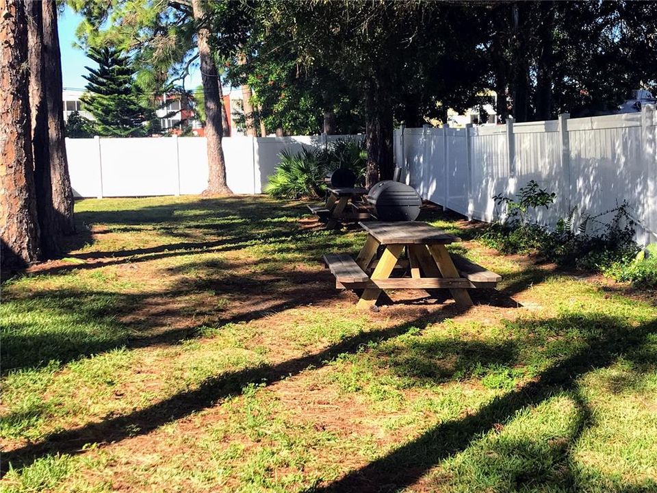 待售: $140,000 (1 贝兹, 1 浴室, 714 平方英尺)