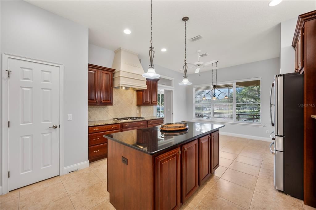 待售: $899,999 (5 贝兹, 4 浴室, 4153 平方英尺)