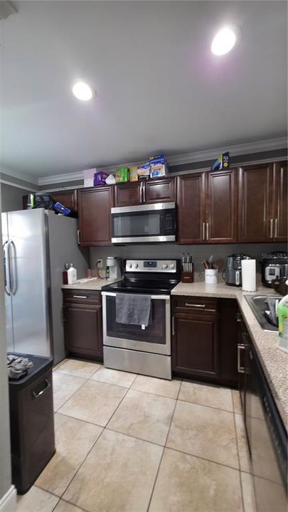 Activo con contrato: $1,750 (3 camas, 2 baños, 1214 Pies cuadrados)