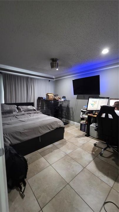 Activo con contrato: $1,750 (3 camas, 2 baños, 1214 Pies cuadrados)