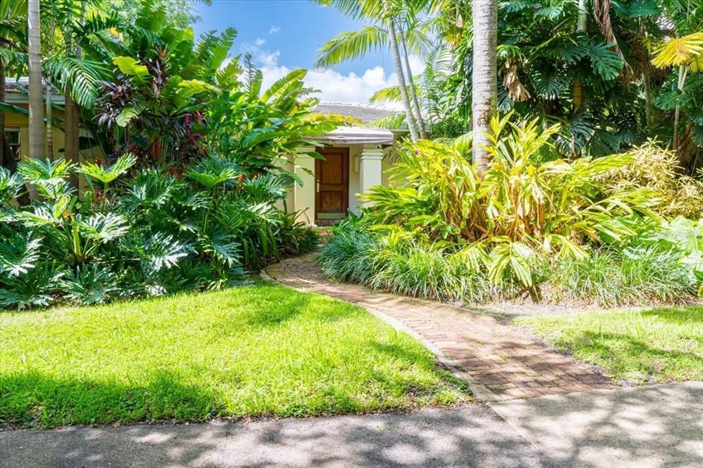 Recently Sold: $1,690,000 (2 beds, 2 baths, 2476 Square Feet)