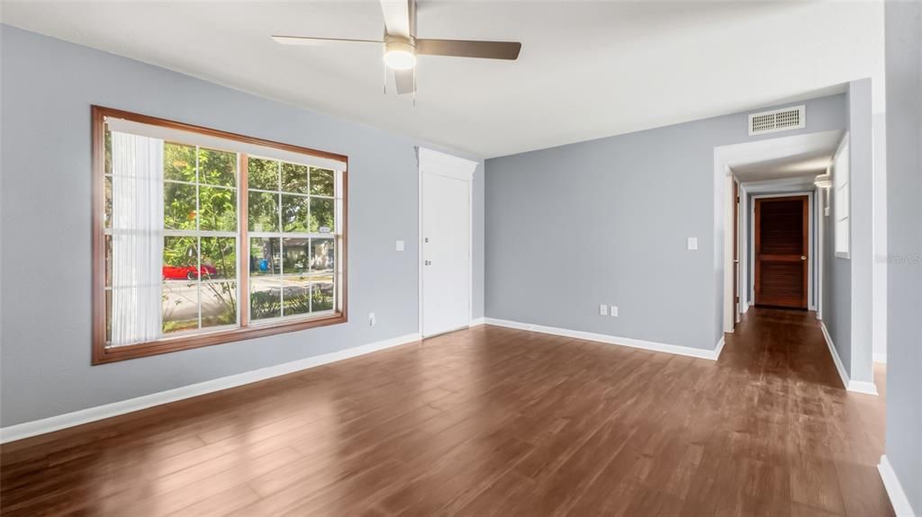 For Sale: $349,500 (3 beds, 2 baths, 1097 Square Feet)