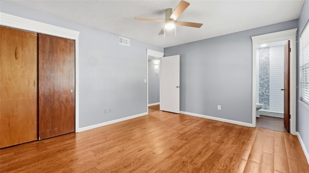 For Sale: $349,500 (3 beds, 2 baths, 1097 Square Feet)