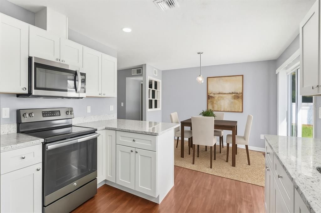 For Sale: $349,500 (3 beds, 2 baths, 1097 Square Feet)