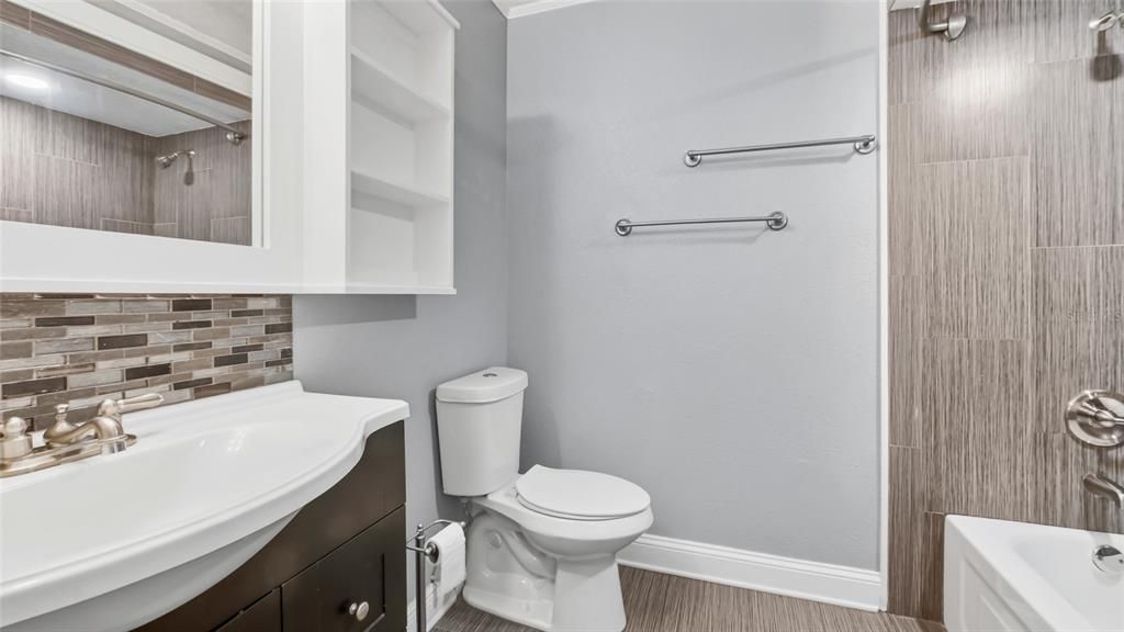 For Sale: $349,500 (3 beds, 2 baths, 1097 Square Feet)