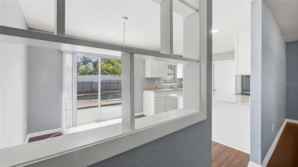 For Sale: $349,500 (3 beds, 2 baths, 1097 Square Feet)