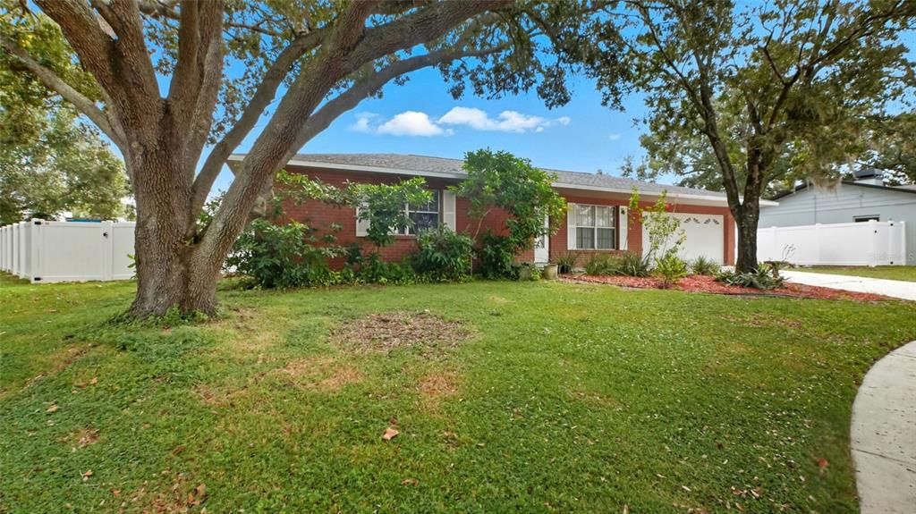 For Sale: $349,500 (3 beds, 2 baths, 1097 Square Feet)