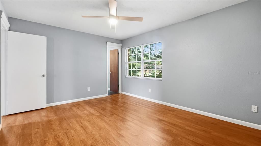 For Sale: $349,500 (3 beds, 2 baths, 1097 Square Feet)