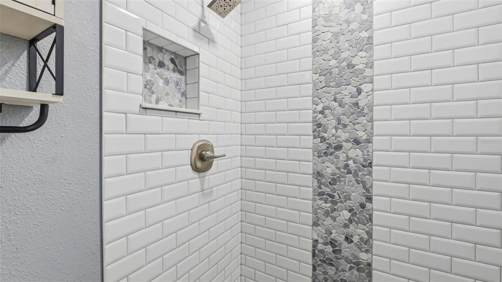 For Sale: $349,500 (3 beds, 2 baths, 1097 Square Feet)