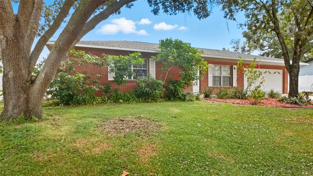 For Sale: $349,500 (3 beds, 2 baths, 1097 Square Feet)