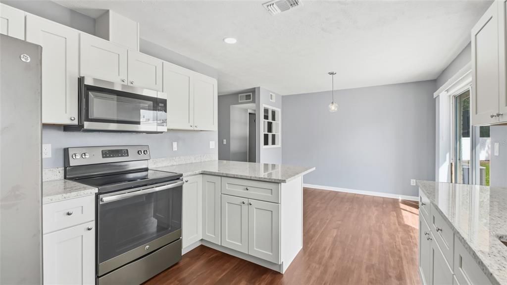 For Sale: $349,500 (3 beds, 2 baths, 1097 Square Feet)