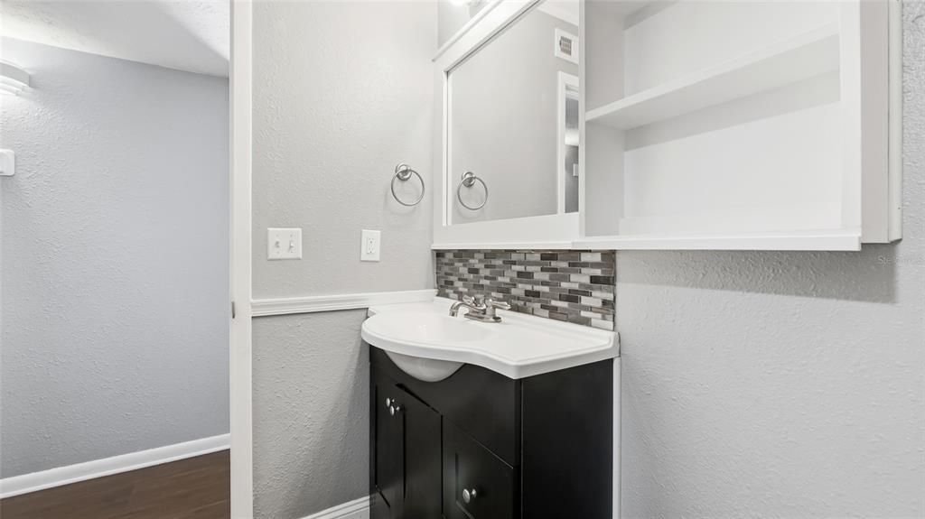 For Sale: $349,500 (3 beds, 2 baths, 1097 Square Feet)